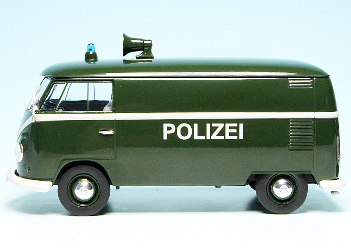 1/24 MOTORMAX Volkswagen Type 2 Police POLIZEI Van Diecast Dark Green 79574 T1 