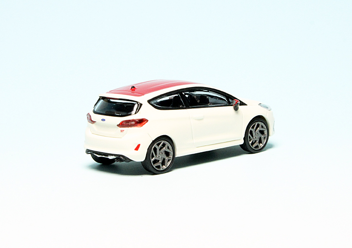 2018-Silver with black Roof Minichamps 1:87 Ford Fiesta ST 